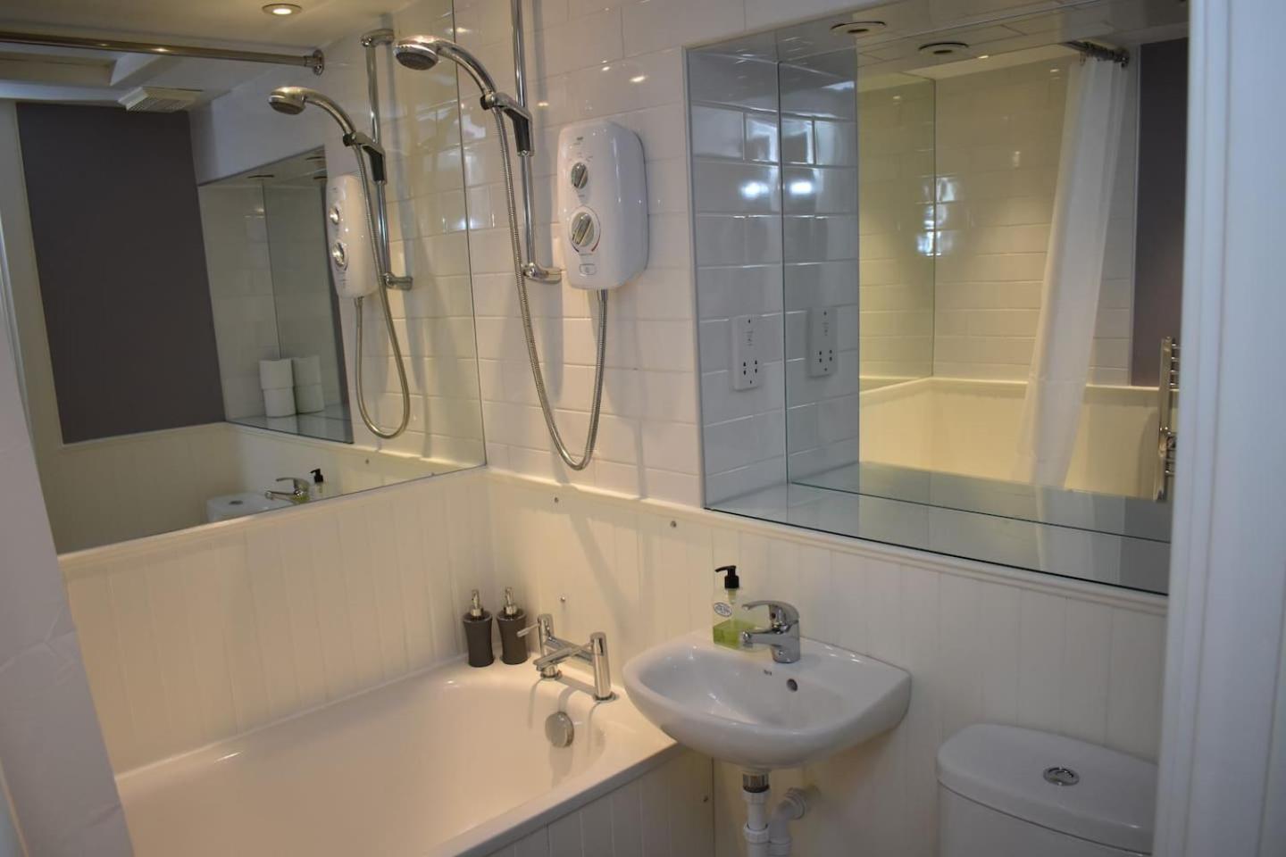 West Port - 2Br In The Heart Of The Old Town Just Off The Grassmarket 爱丁堡 外观 照片
